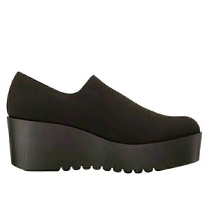 Black Cape platform Donald Pliner size 9 M shoes